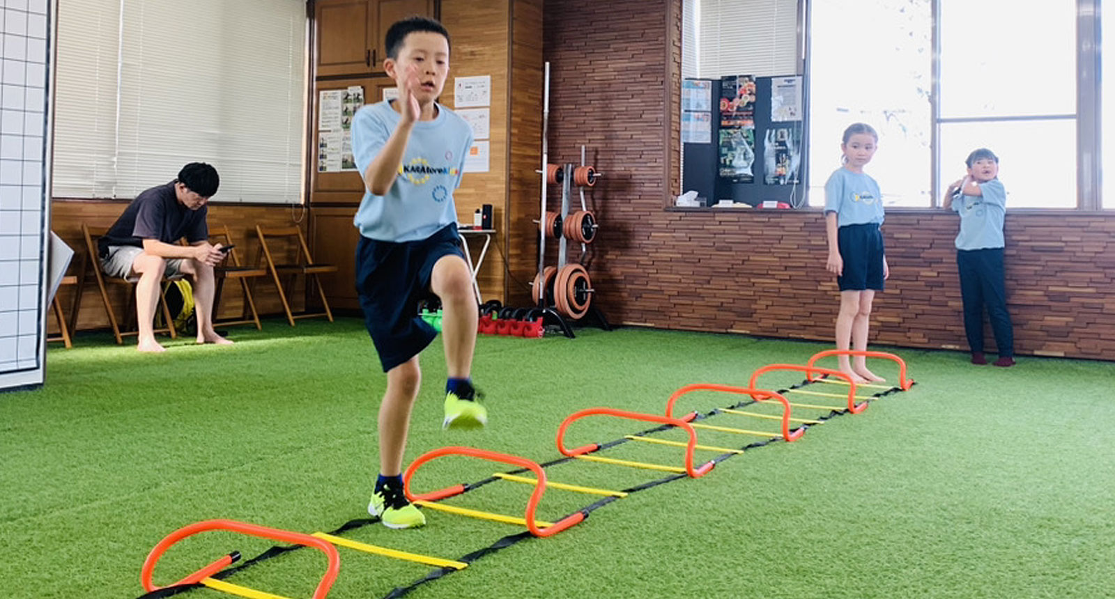 遊びやゲームで！
身体を動かす楽しさを学ぶ
カラトレキッズ